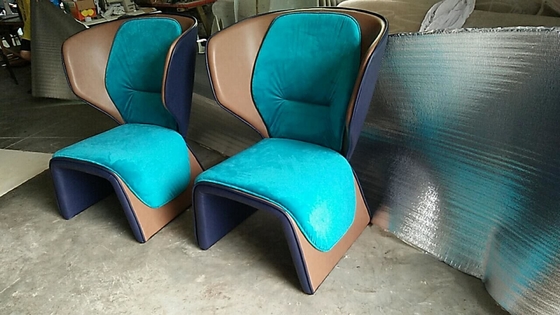 중국 착색된 가죽 가장자리를 가진 파란  성 섬유유리 팔 의자 협력 업체
